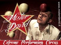 Uno spettacolo dove circo, escapologia, comicitа e illusionismo si alternano in uno show di livello assoluto.